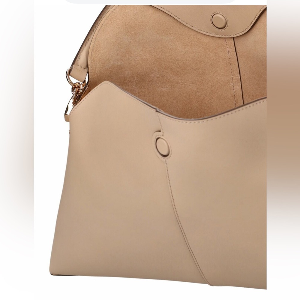 Tod's Cream Shoulder Bag with Gold Accents - Picture 4 of 16